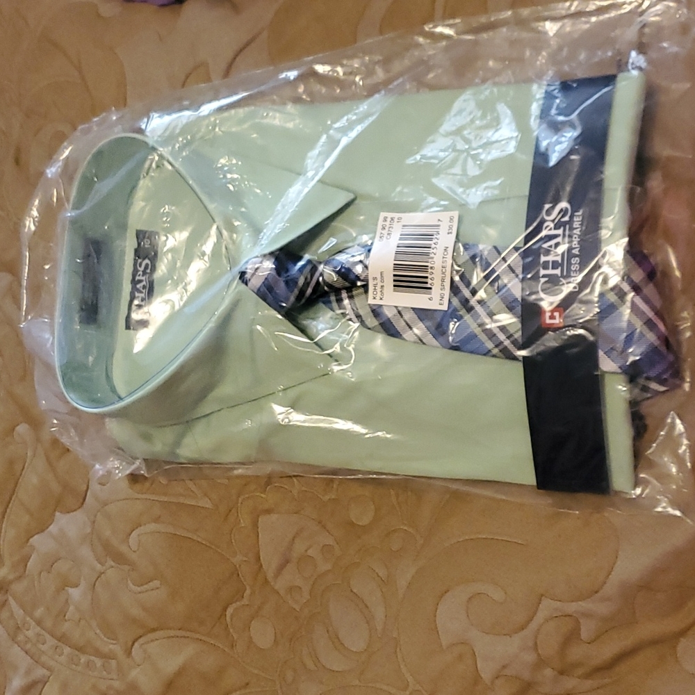 CHAPS boys size 10 dress shirt with a tie.
